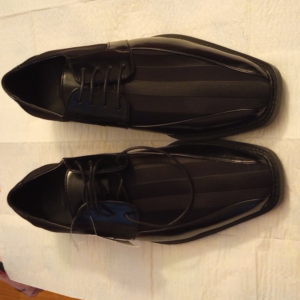 A pair of men Black dress shoe